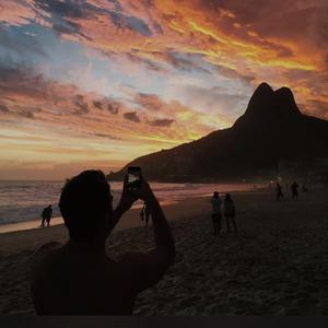 夫妻夜里看的AV
